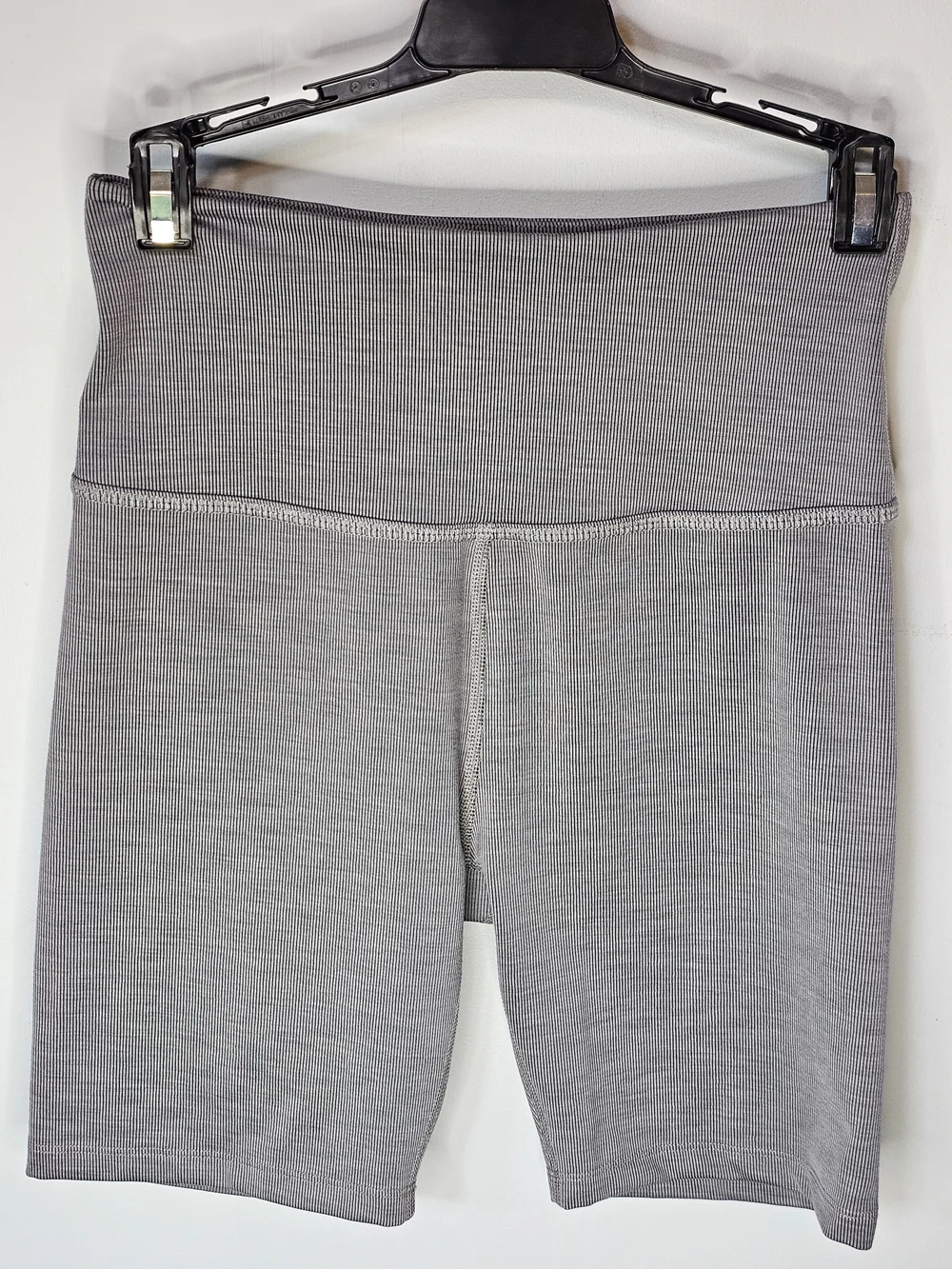 Beyond Yoga Gray Ribbed Stripe High Waist Biker Shorts Size Large - Picture 1 of 6